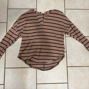 Blu Pepper women’s brown striped long sleeve top with button detail. Size S #str
